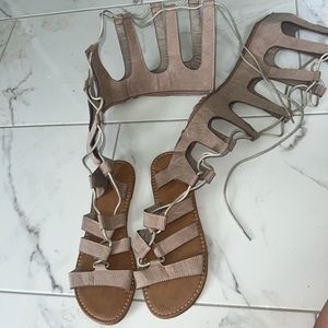 Women’s Size 7 Gladiator Sandal